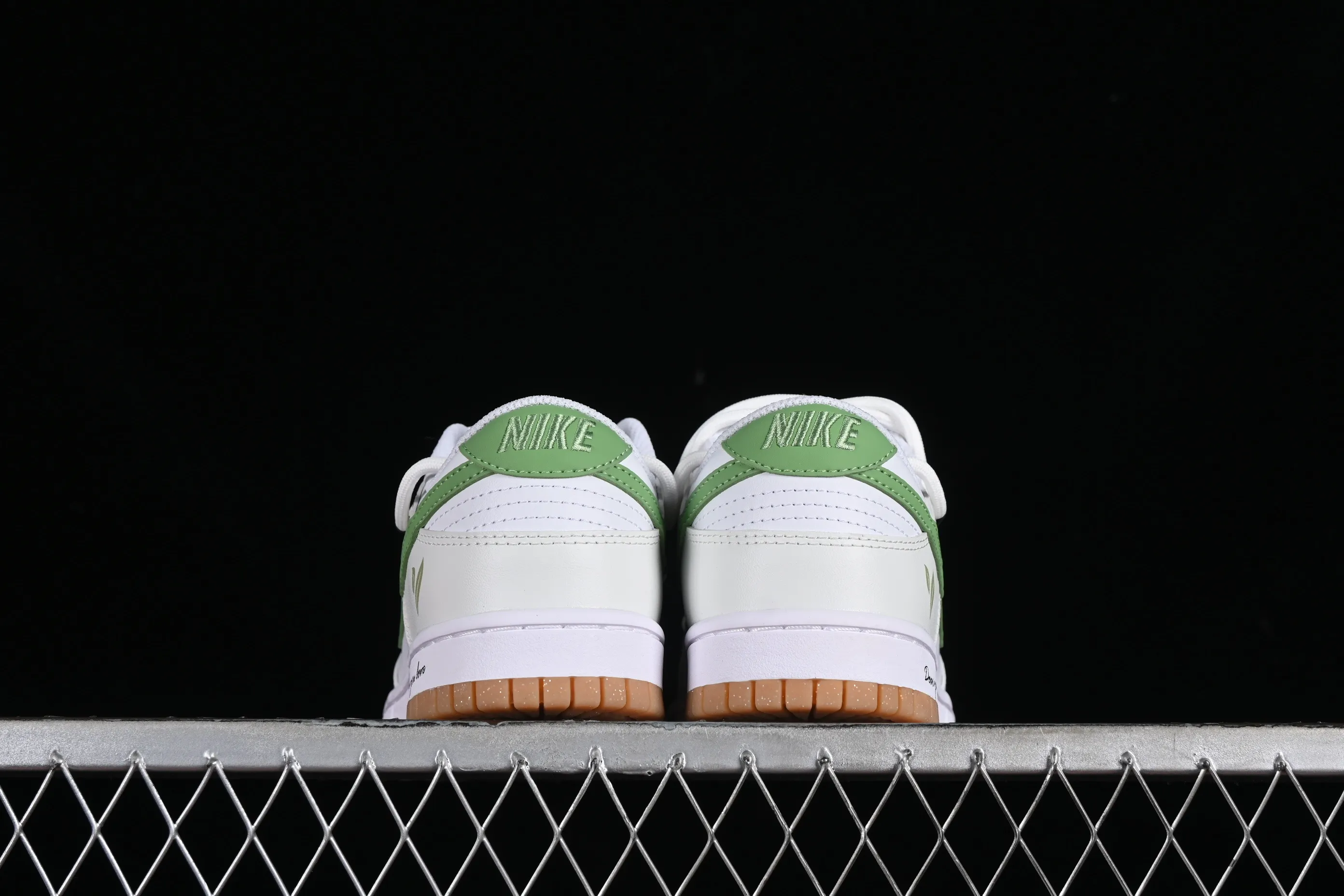 All Categories Nk SB Dunk Series Nk SB Dunk Low Low-top Sneakers Nk Dunk Low Spring and Summer Series Qingti Camellia White and Green SB Low-top Casual Sneakers FD9922-151